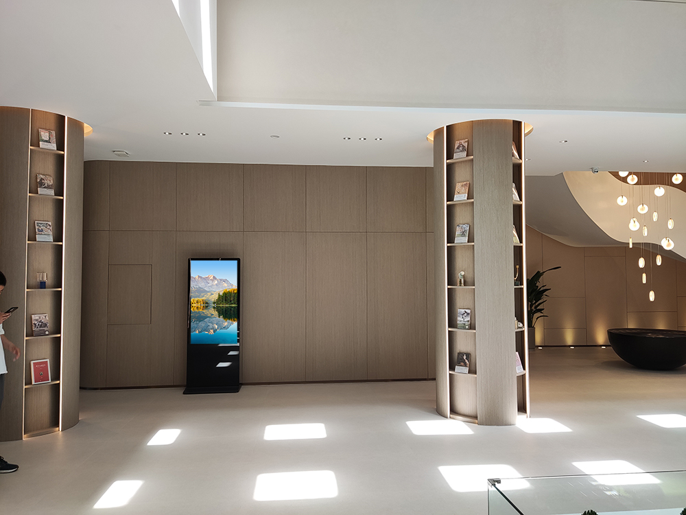 房地產(chǎn)立式廣告機(jī)案例